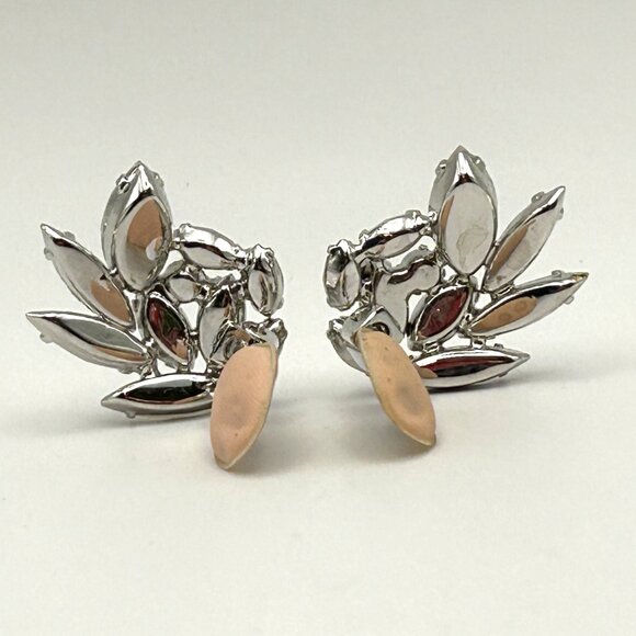 Vintage Weiss Clip On Earrings Rhinestone Cluster Spray Signed Silver Tone - Picture 8 of 16